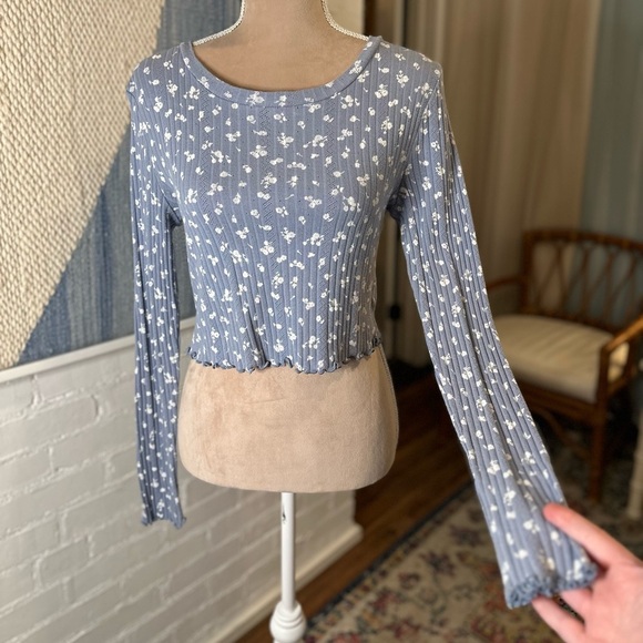 Aero The OG Tee Collection Blue Floral Ribbed Lettuce Edge Top - Picture 2 of 9